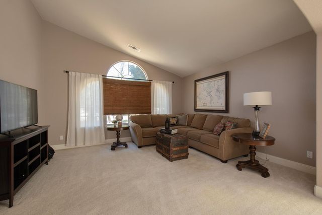 2173 E Muncie Avenue, Fresno, CA 93720