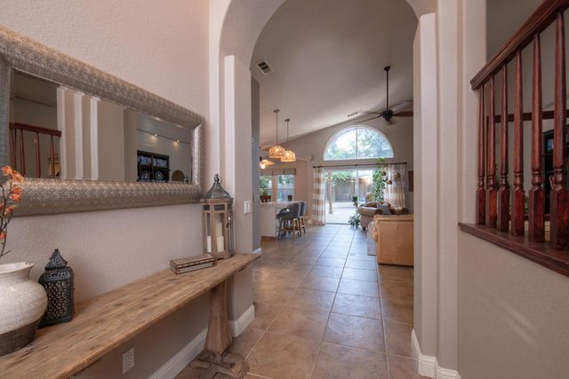 2173 E Muncie Avenue, Fresno, CA 93720