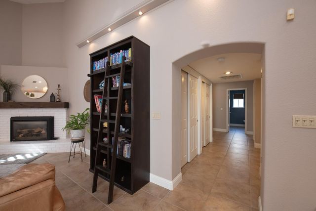 2173 E Muncie Avenue, Fresno, CA 93720