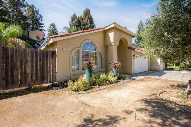 2173 E Muncie Avenue, Fresno, CA 93720