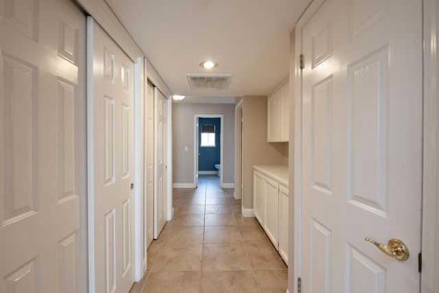 2173 E Muncie Avenue, Fresno, CA 93720