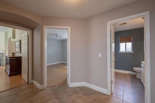 2173 E Muncie Avenue, Fresno, CA 93720