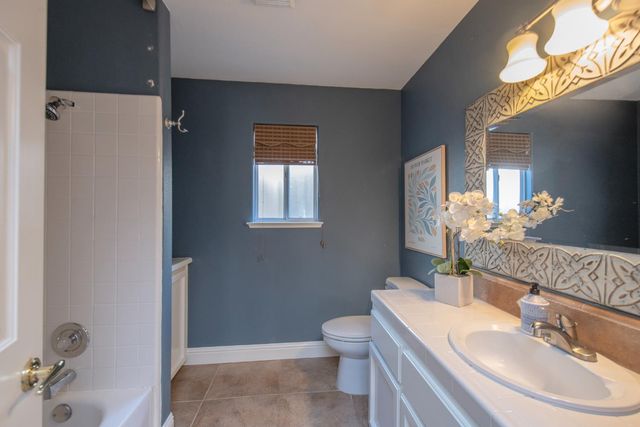 2173 E Muncie Avenue, Fresno, CA 93720