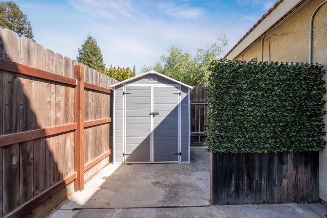 2173 E Muncie Avenue, Fresno, CA 93720