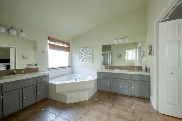 2173 E Muncie Avenue, Fresno, CA 93720