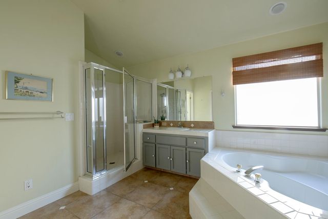 2173 E Muncie Avenue, Fresno, CA 93720