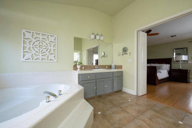 2173 E Muncie Avenue, Fresno, CA 93720