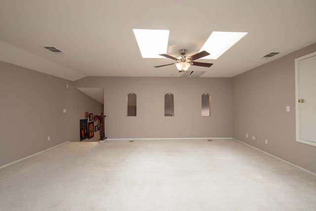 2173 E Muncie Avenue, Fresno, CA 93720