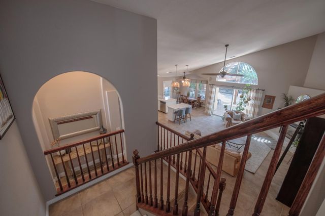 2173 E Muncie Avenue, Fresno, CA 93720