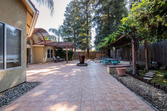 2173 E Muncie Avenue, Fresno, CA 93720