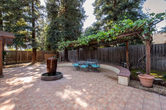 2173 E Muncie Avenue, Fresno, CA 93720