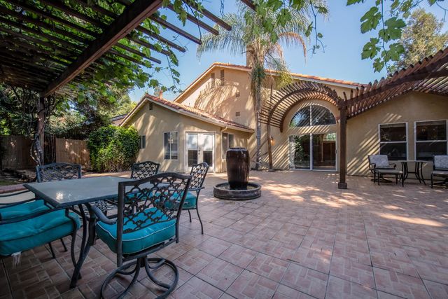 2173 E Muncie Avenue, Fresno, CA 93720