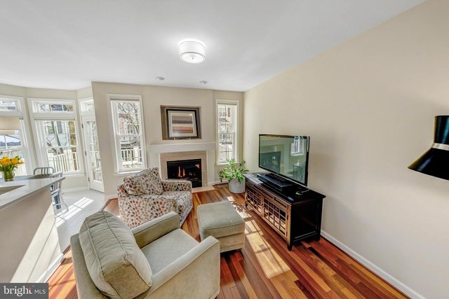 1916 LOGAN MANOR DR, Reston, VA 20190