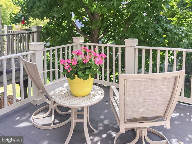 1916 LOGAN MANOR DR, Reston, VA 20190