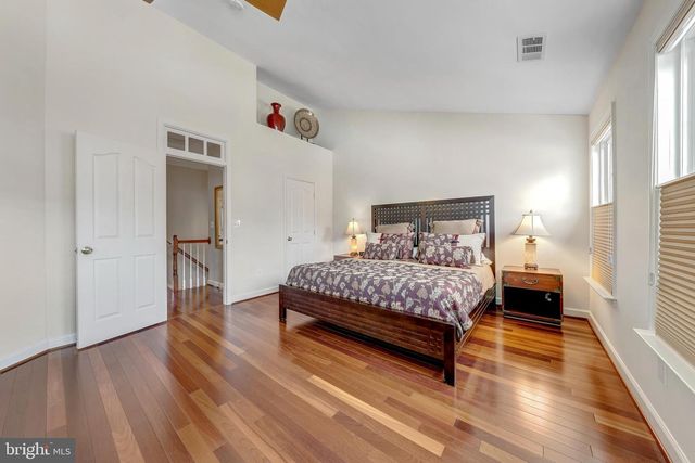 1916 LOGAN MANOR DR, Reston, VA 20190