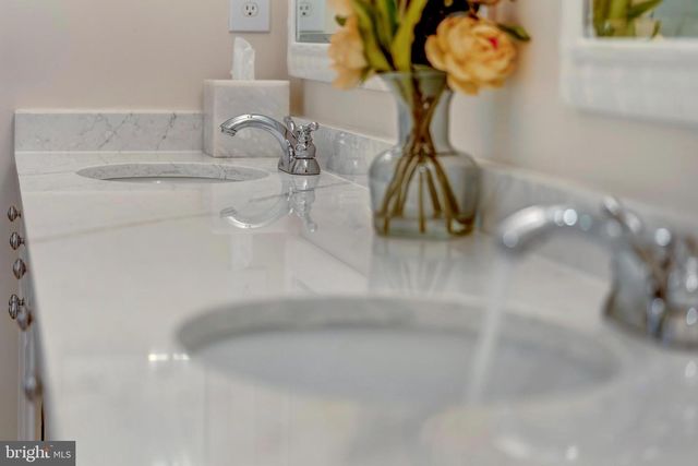 1916 LOGAN MANOR DR, Reston, VA 20190