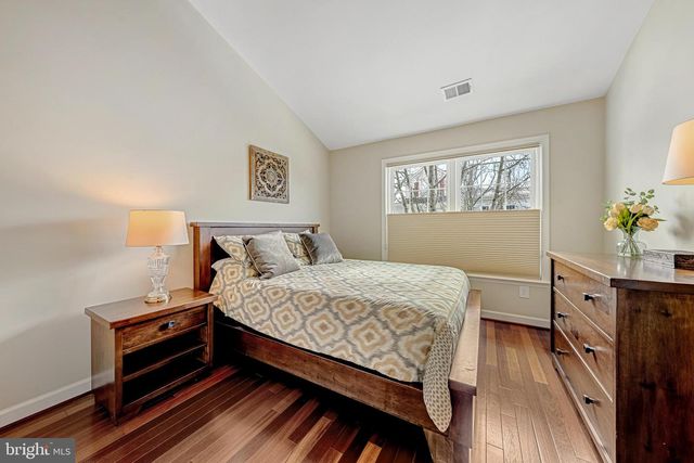 1916 LOGAN MANOR DR, Reston, VA 20190