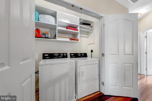 1916 LOGAN MANOR DR, Reston, VA 20190