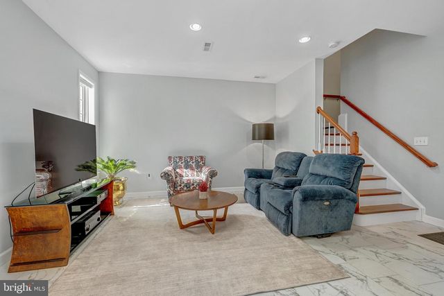 1916 LOGAN MANOR DR, Reston, VA 20190