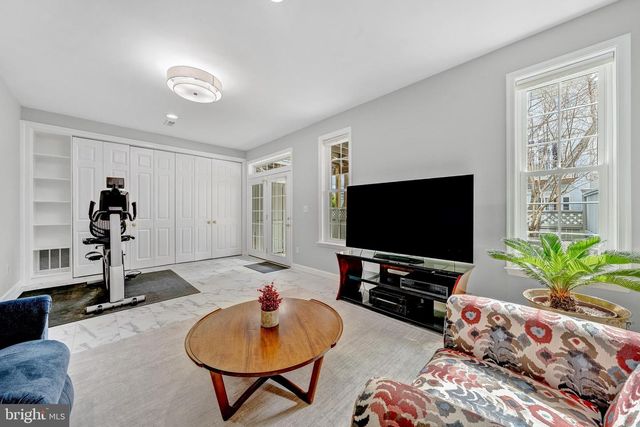 1916 LOGAN MANOR DR, Reston, VA 20190