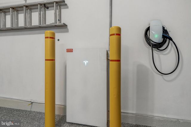 1916 LOGAN MANOR DR, Reston, VA 20190