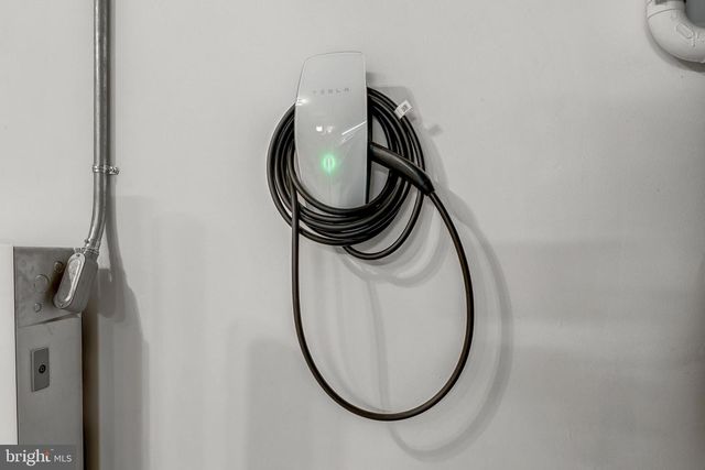 1916 LOGAN MANOR DR, Reston, VA 20190