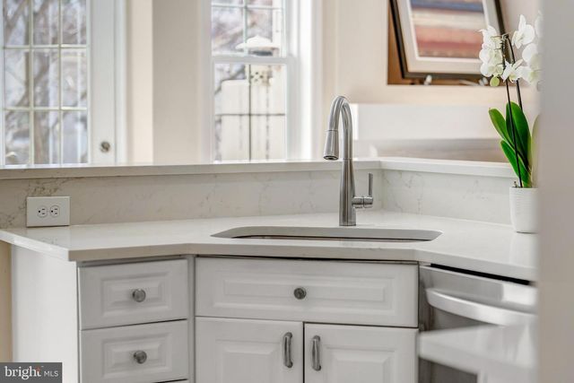 1916 LOGAN MANOR DR, Reston, VA 20190