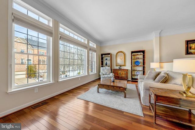 1916 LOGAN MANOR DR, Reston, VA 20190