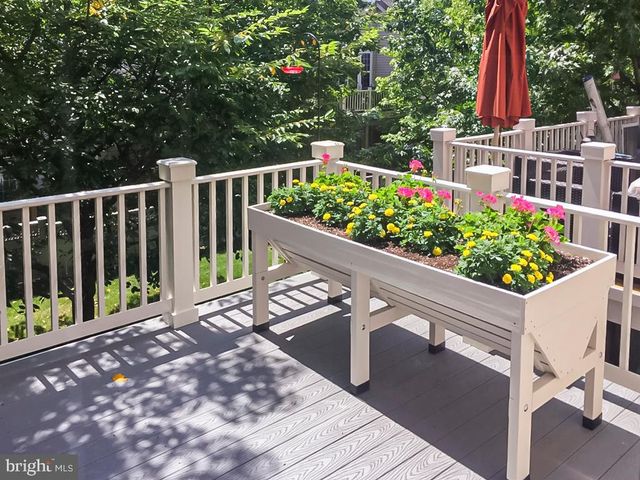 1916 LOGAN MANOR DR, Reston, VA 20190