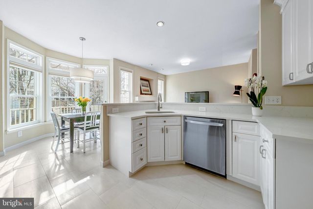 1916 LOGAN MANOR DR, Reston, VA 20190