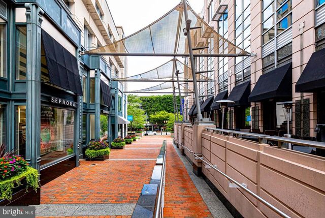 1916 LOGAN MANOR DR, Reston, VA 20190