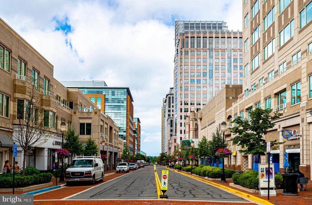 1916 LOGAN MANOR DR, Reston, VA 20190