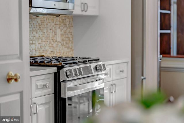 1916 LOGAN MANOR DR, Reston, VA 20190