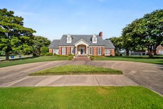 1204 Lakeridge Drive, Ennis, TX 75119
