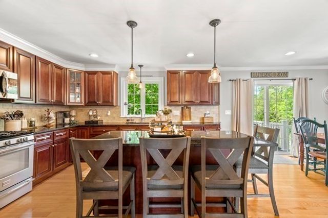 14 Evelyn Way, Seekonk, MA 02771