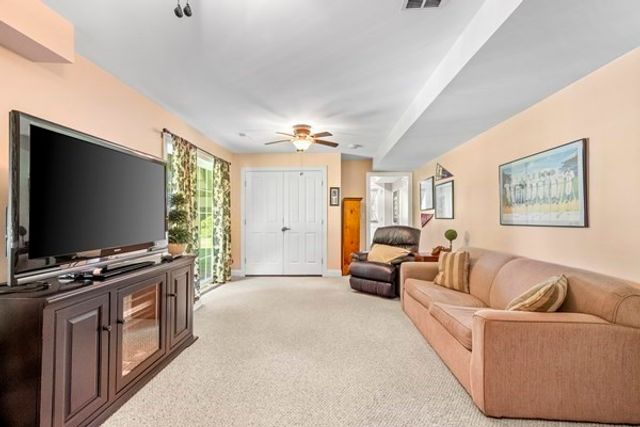 14 Evelyn Way, Seekonk, MA 02771