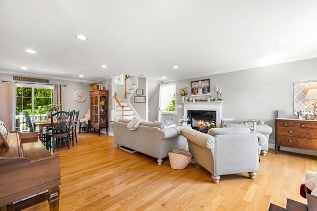 14 Evelyn Way, Seekonk, MA 02771