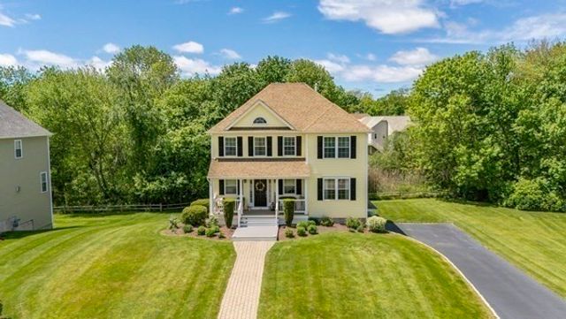 14 Evelyn Way, Seekonk, MA 02771