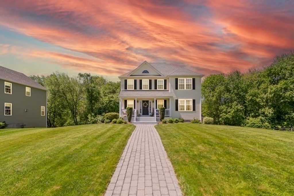 14 Evelyn Way, Seekonk, MA 02771