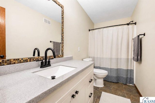 117 Pinehurst Drive, Mankato, MN 56001