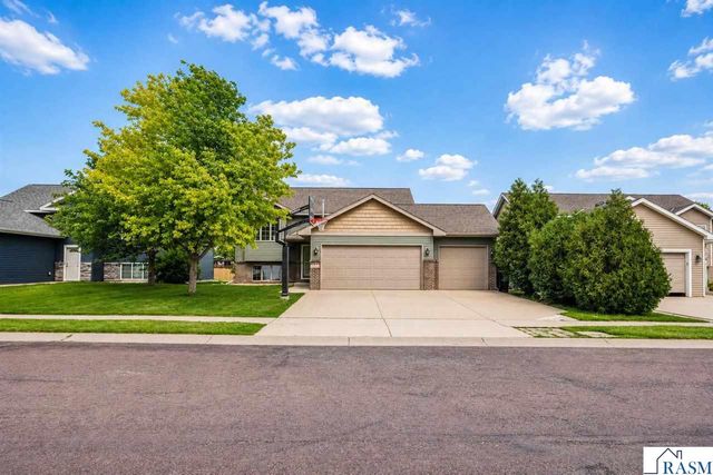 117 Pinehurst Drive, Mankato, MN 56001