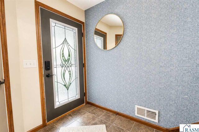 117 Pinehurst Drive, Mankato, MN 56001