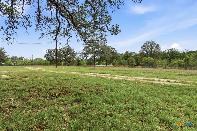 266 Catfish Lane, Lockhart, TX 78644