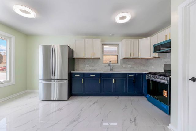 7745 Nashville Avenue, Burbank, IL 60459