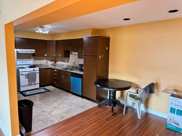 614 Tralee Court 2C, Schaumburg, IL 60193