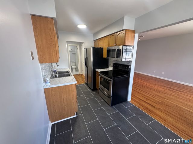 4 Glenwood Avenue B7, Norwalk, CT 06854