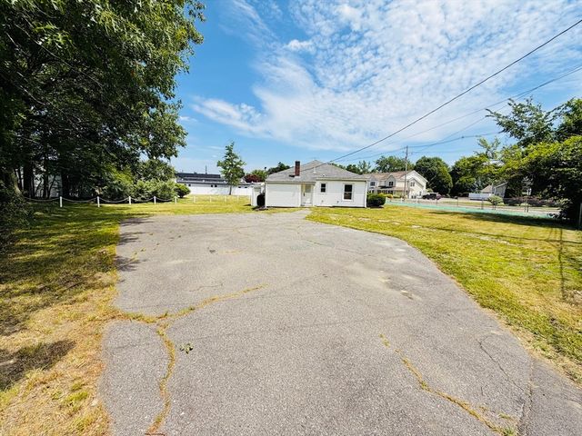 103 Brook St, Clinton, MA 01510