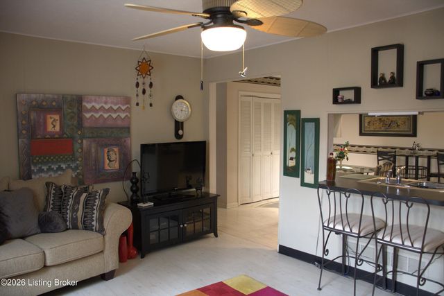 114 Lenoak Dr, Louisville, KY 40214