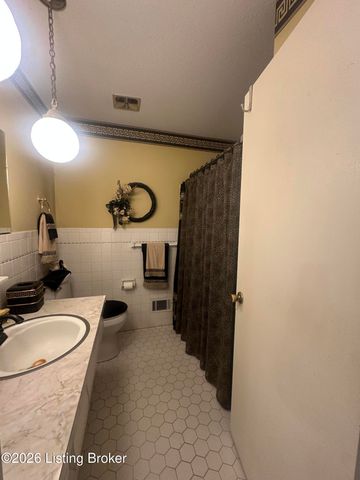 114 Lenoak Dr, Louisville, KY 40214