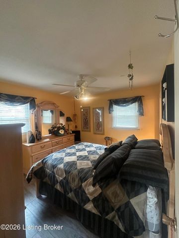 114 Lenoak Dr, Louisville, KY 40214